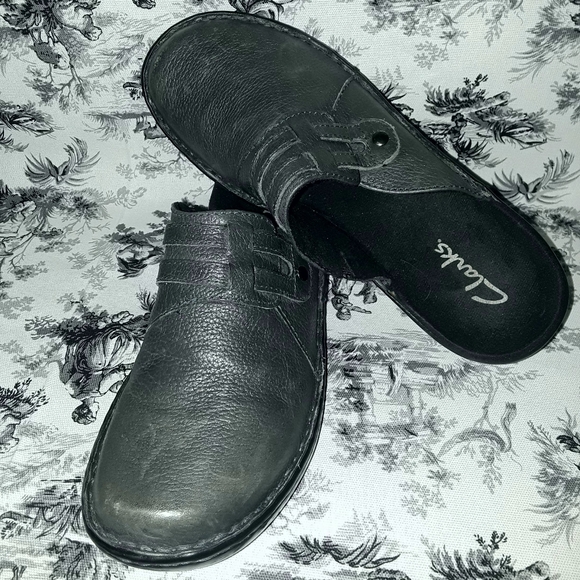 Shoes - NWOT Clarks Gray Mules